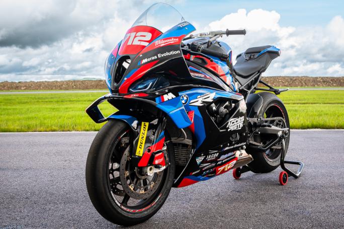 Baptême moto sur piste en BMW M-1000-RR avec Accès Piste